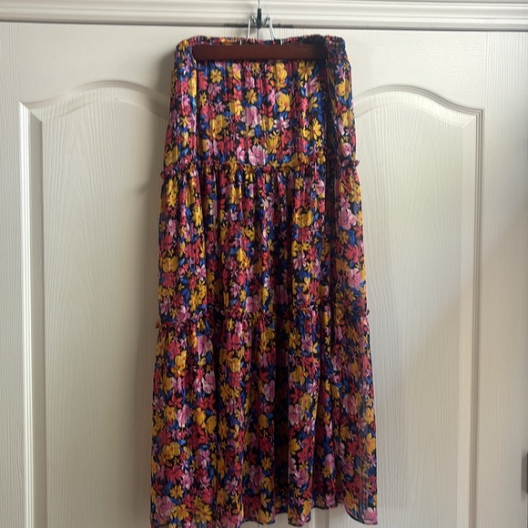 Social Threads Skirt - Picture 3 of 8